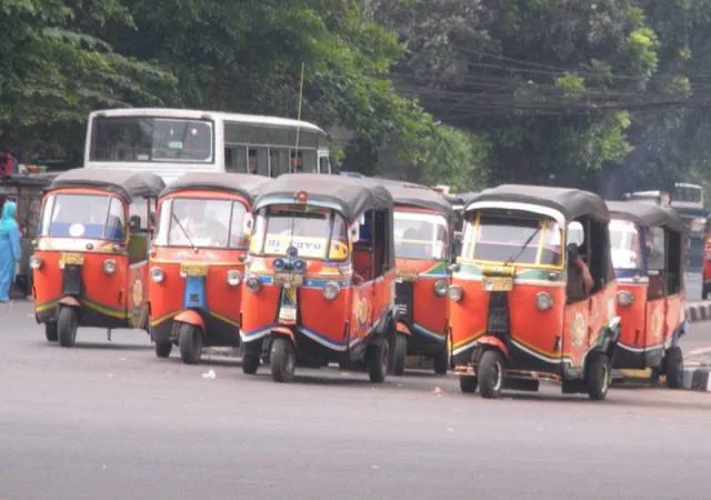 Bajaj-autorickshaws-Jakarta Bajaj autorickshaws at a traffic signal in Jakarta. Photo: Pallavi Aiyer