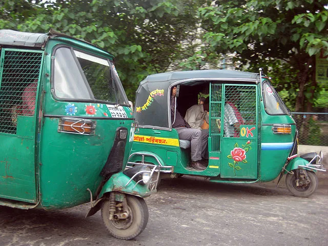 Cngs in Dhaka auto-rickshaw Cngs in Dhaka Photo by: By Volunteer Marek - Own work, CC BY-SA 3.0, https://commons.wikimedia.org/w/index.php?curid=20510202