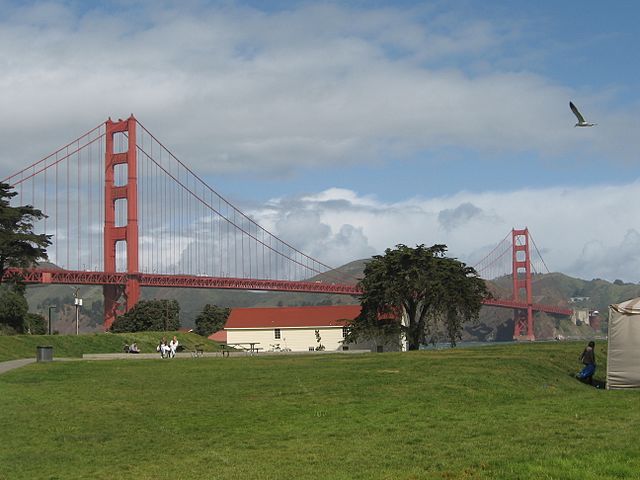 Golden Gate Bridge view from National Park Crissy Field San Francisco CA Photo by: Robert Barlow [CC BY 3.0 (https://creativecommons.org/licenses/by/3.0)]