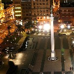 Union Square at Night - Photo by Thomas Hawk from San Francisco, USA, CC BY 2.0 , via Wikimedia Commons