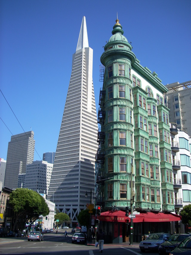 Sentinel Building with the Transamerica Pyramid in the background. Photo by: Blueturtle01